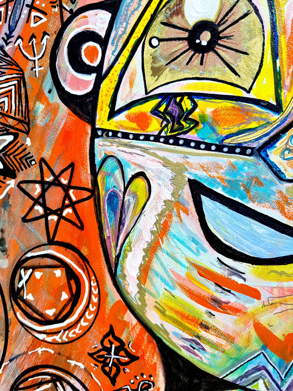 Naranja detail: a starred eye and the blue smile, with an eight pointed star drawn below